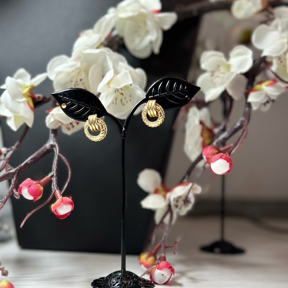 twist up stud earrings - Picture 1 of 6